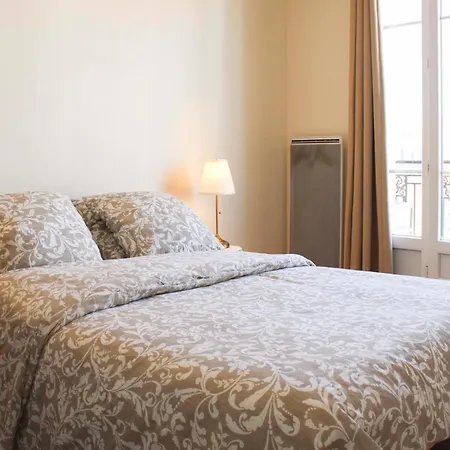 Appartement With Balcony Just Outside Paris *